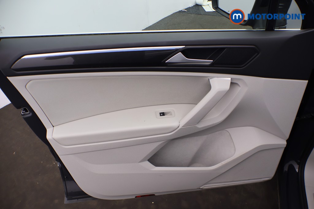 Volkswagen Tiguan Elegance Automatic Petrol SUV - Stock Number (1650225) - 22nd supplementary image
