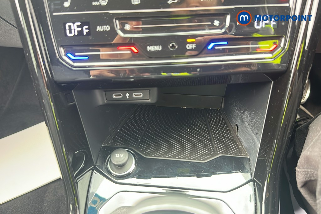 Volkswagen T-Roc R-Line Manual Petrol SUV - Stock Number (1652353) - 17th supplementary image