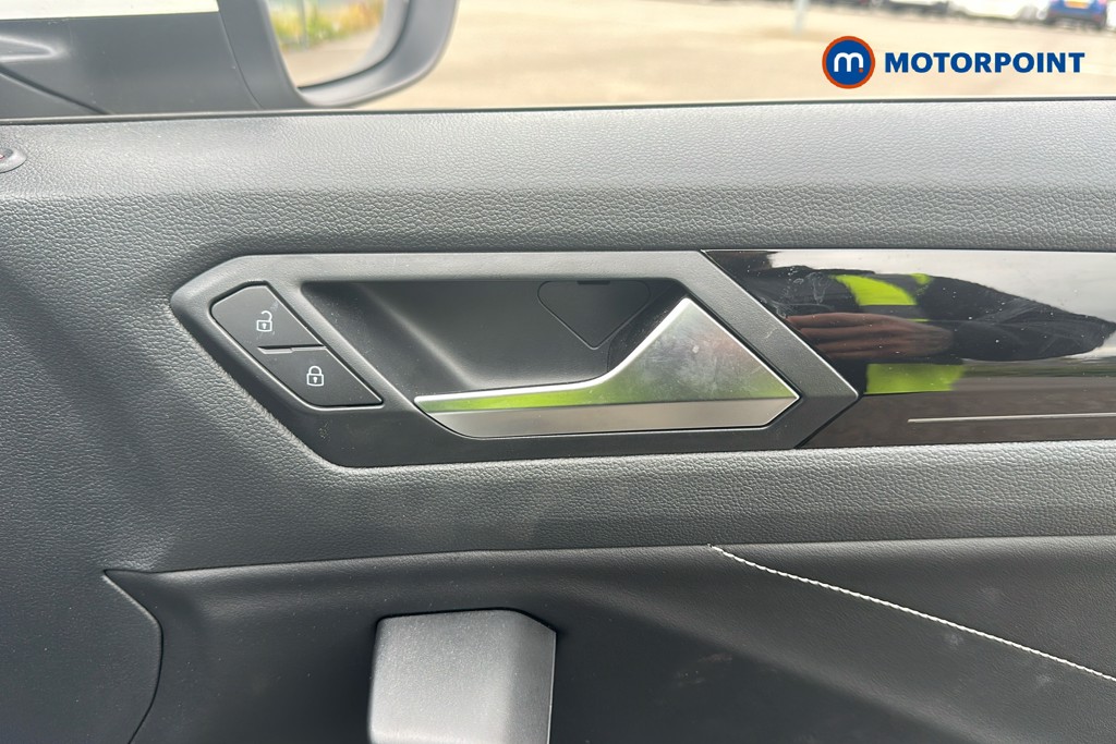 Volkswagen T-Roc R-Line Manual Petrol SUV - Stock Number (1652353) - 42nd supplementary image