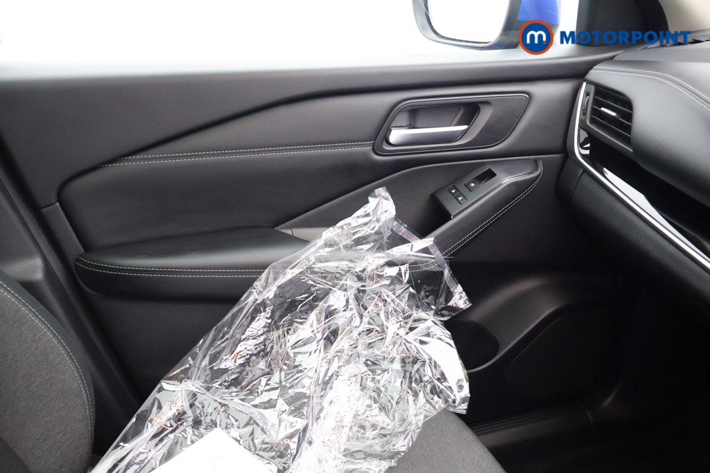 Nissan Qashqai N-Connecta Manual Petrol SUV - Stock Number (1652972) - 11th supplementary image