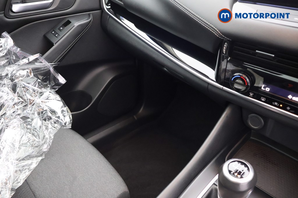 Nissan Qashqai N-Connecta Manual Petrol SUV - Stock Number (1652972) - 12th supplementary image