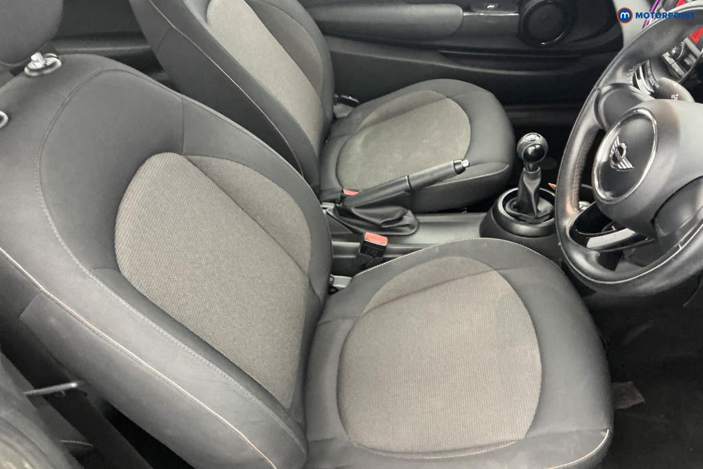 Mini Hatchback Cooper Manual Petrol Hatchback - Stock Number (1655375) - 5th supplementary image
