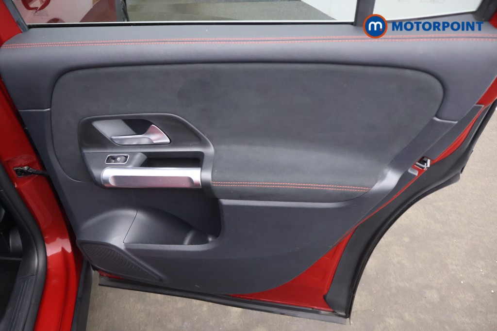 Mercedes-Benz GLB Amg Line Automatic Petrol SUV - Stock Number (1656159) - 17th supplementary image