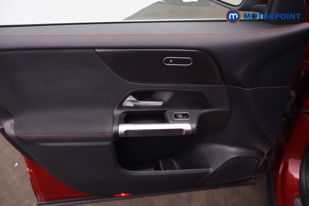 Mercedes-Benz GLB Amg Line Automatic Petrol SUV - Stock Number (1656159) - 23rd supplementary image