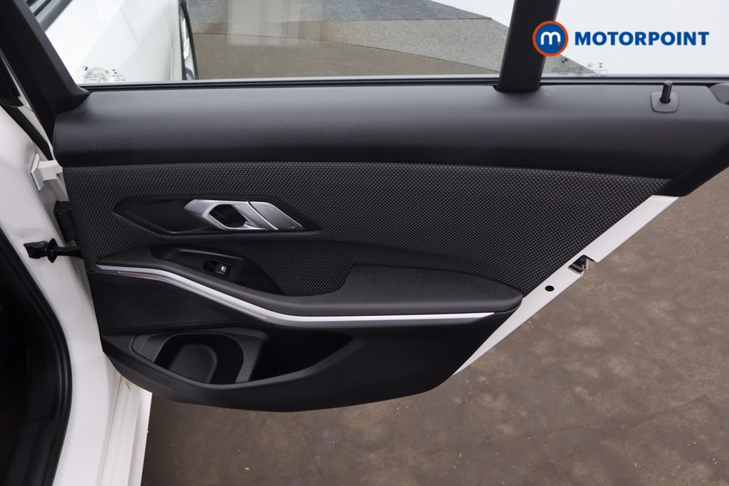 BMW 3 Series SE Automatic Petrol Saloon - Stock Number (1659557) - 17th supplementary image