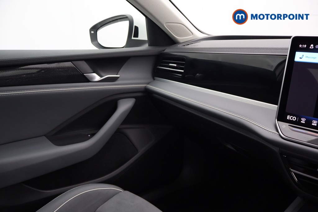 Volkswagen Passat Life Automatic Petrol Plug-In Hybrid Estate - Stock Number (1659618) - 10th supplementary image
