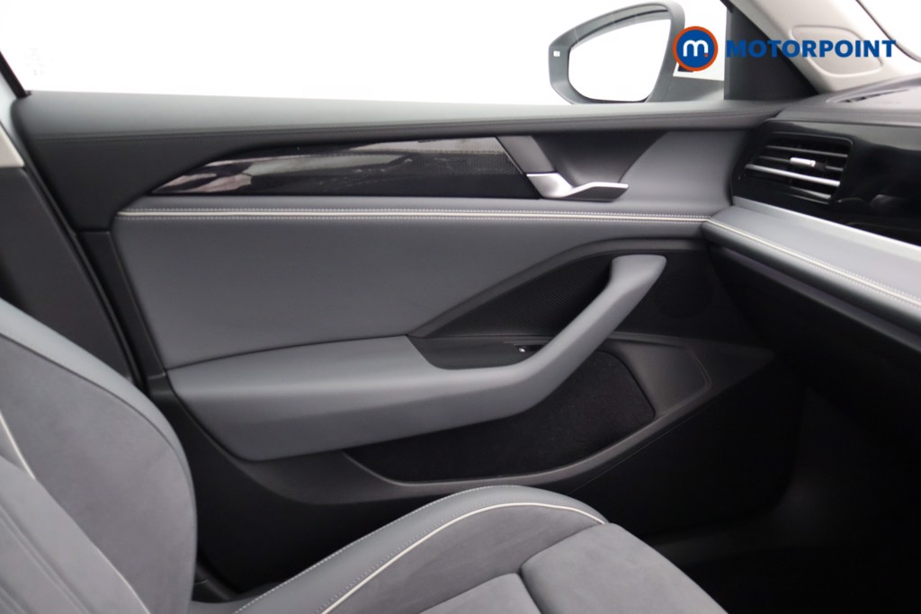 Volkswagen Passat Life Automatic Petrol Plug-In Hybrid Estate - Stock Number (1659618) - 11th supplementary image