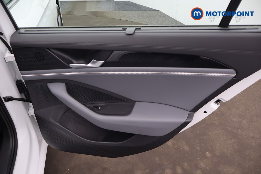 Volkswagen Passat Life Automatic Petrol Plug-In Hybrid Estate - Stock Number (1659618) - 17th supplementary image