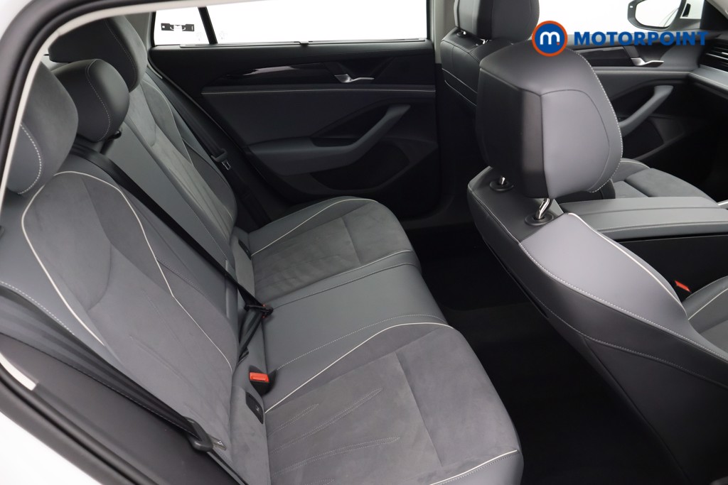 Volkswagen Passat Life Automatic Petrol Plug-In Hybrid Estate - Stock Number (1659618) - 18th supplementary image