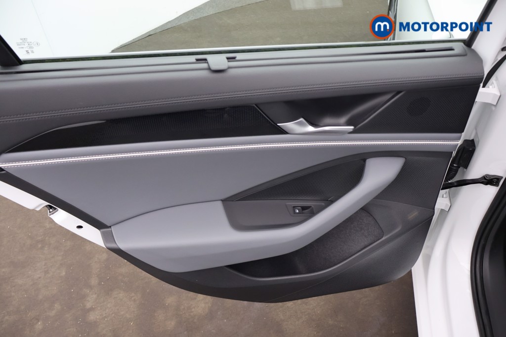 Volkswagen Passat Life Automatic Petrol Plug-In Hybrid Estate - Stock Number (1659618) - 20th supplementary image