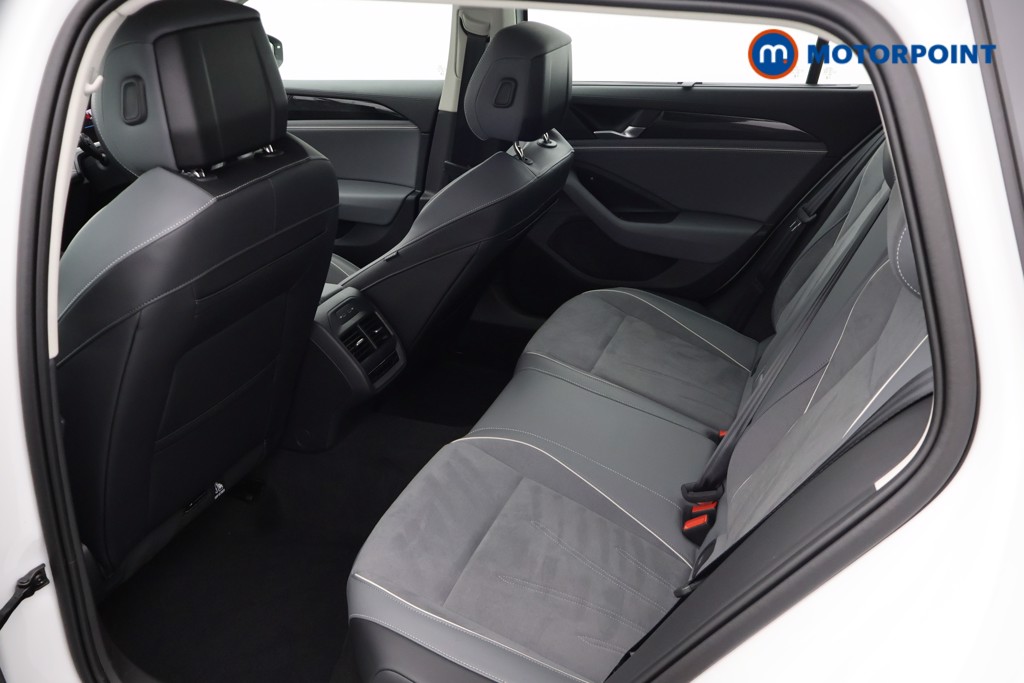 Volkswagen Passat Life Automatic Petrol Plug-In Hybrid Estate - Stock Number (1659618) - 21st supplementary image