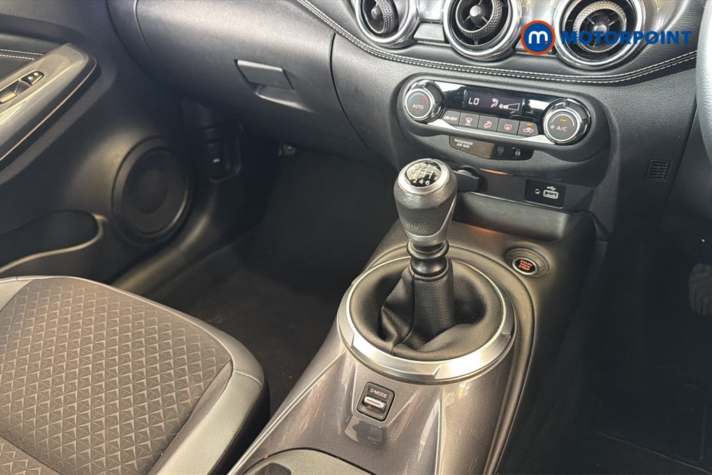 Nissan Juke N-Connecta Manual Petrol SUV - Stock Number (1660471) - 15th supplementary image