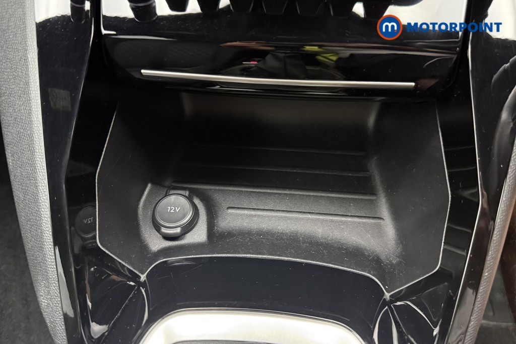 Peugeot 2008 Allure Manual Petrol SUV - Stock Number (1661632) - 15th supplementary image