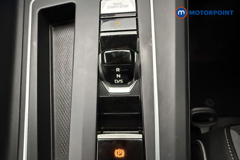 Volkswagen Golf R-Line Automatic Petrol Hatchback - Stock Number (1661778) - 7th supplementary image