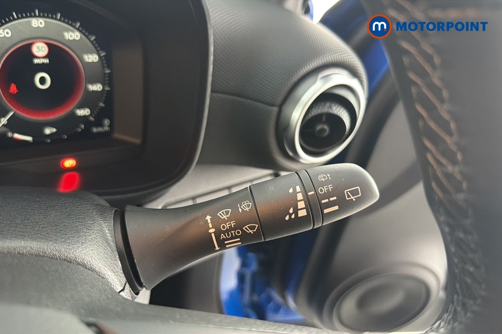 Nissan Juke N-Connecta Manual Petrol SUV - Stock Number (1663562) - 6th supplementary image