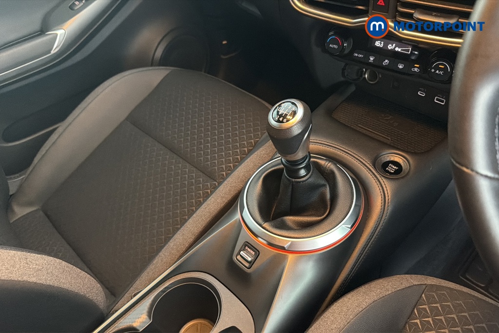 Nissan Juke N-Connecta Manual Petrol SUV - Stock Number (1663562) - 15th supplementary image