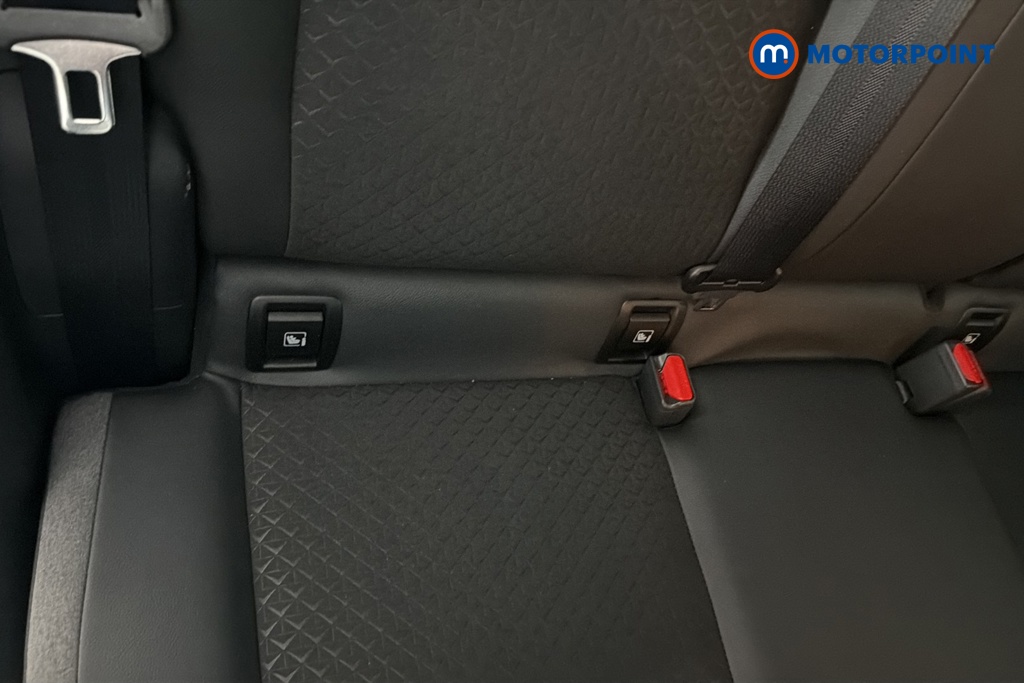 Nissan Juke N-Connecta Manual Petrol SUV - Stock Number (1663562) - 27th supplementary image