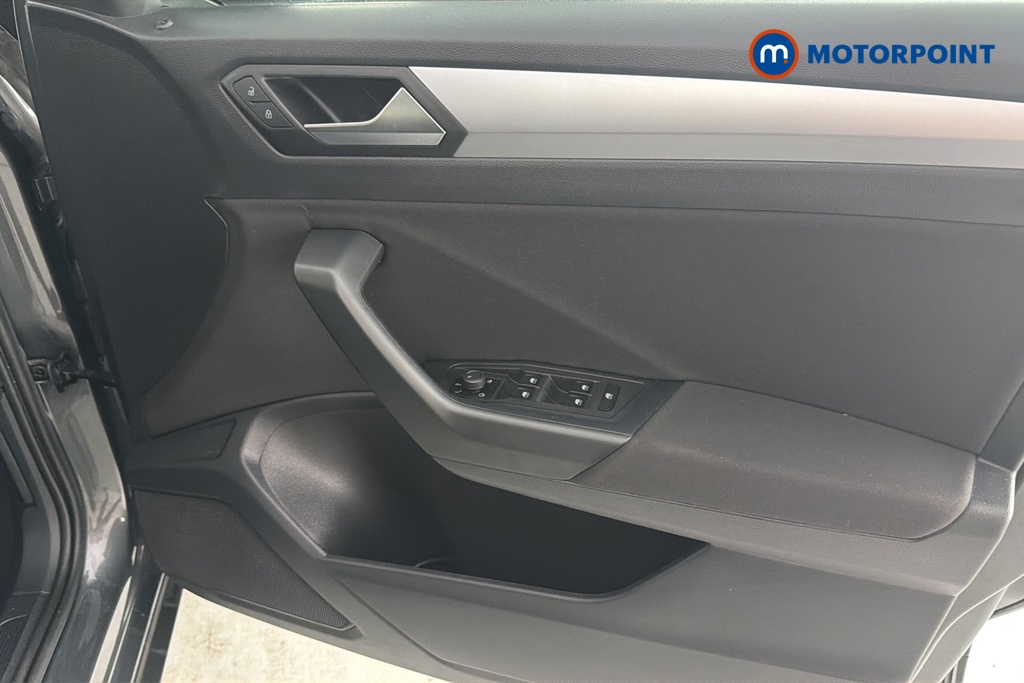 Volkswagen T-Roc Life Manual Petrol SUV - Stock Number (1663696) - 18th supplementary image