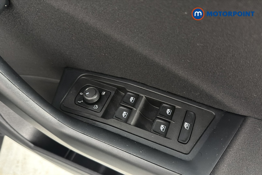 Volkswagen T-Roc Life Manual Petrol SUV - Stock Number (1663696) - 19th supplementary image