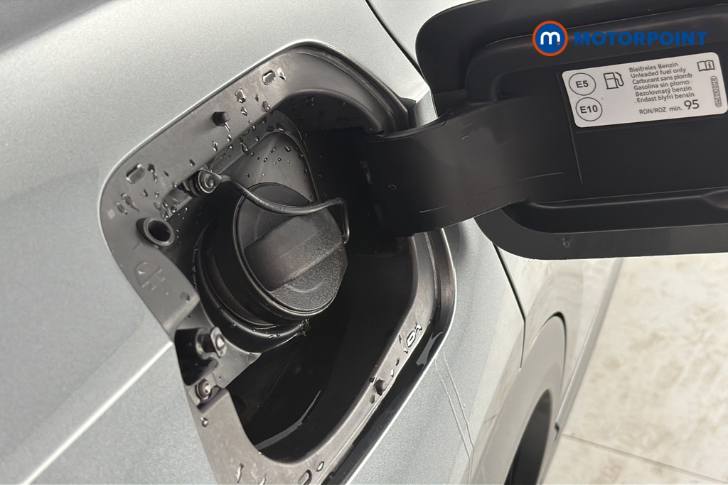 Volkswagen T-Roc Life Manual Petrol SUV - Stock Number (1663696) - 41st supplementary image