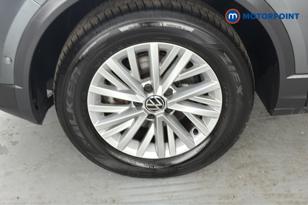 Volkswagen T-Roc Life Manual Petrol SUV - Stock Number (1663696) - 44th supplementary image