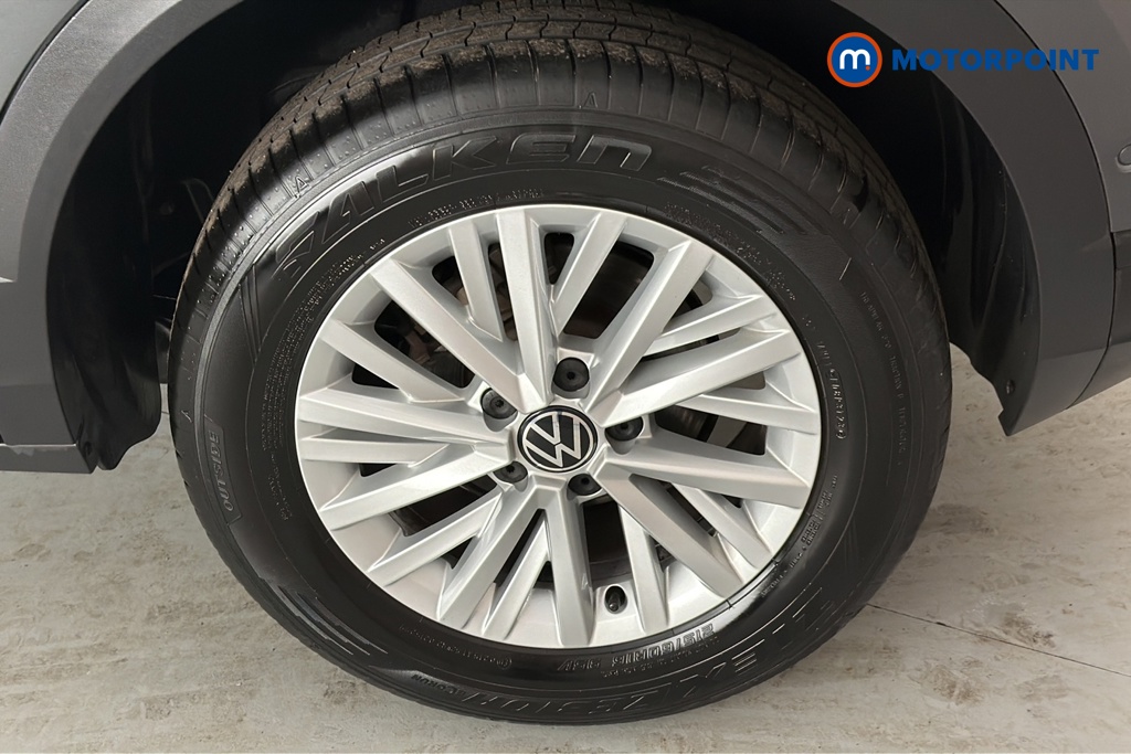 Volkswagen T-Roc Life Manual Petrol SUV - Stock Number (1663696) - 45th supplementary image