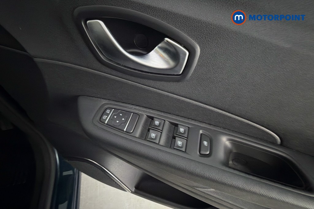 Renault Captur Iconic Manual Petrol SUV - Stock Number (1653433) - 19th supplementary image