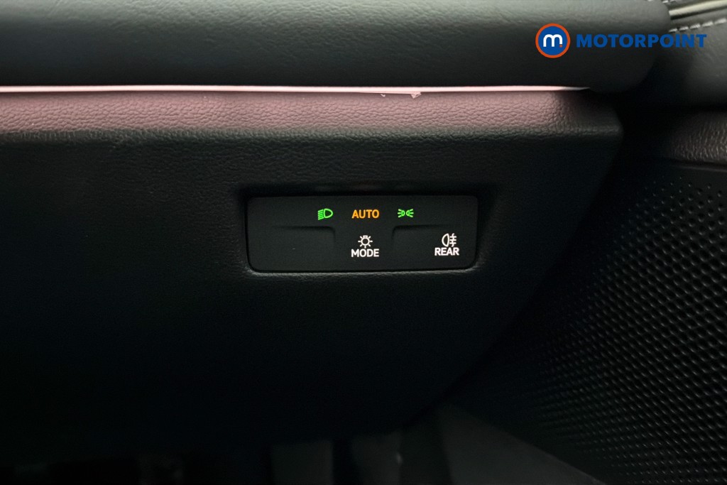 Volkswagen Passat Life Automatic Petrol Plug-In Hybrid Estate - Stock Number (1654187) - 18th supplementary image