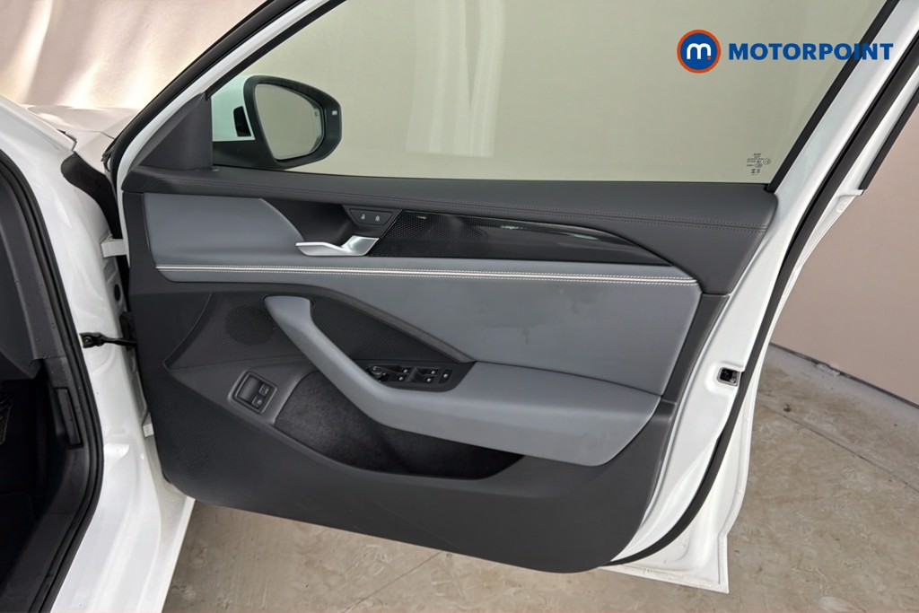 Volkswagen Passat Life Automatic Petrol Plug-In Hybrid Estate - Stock Number (1654187) - 19th supplementary image