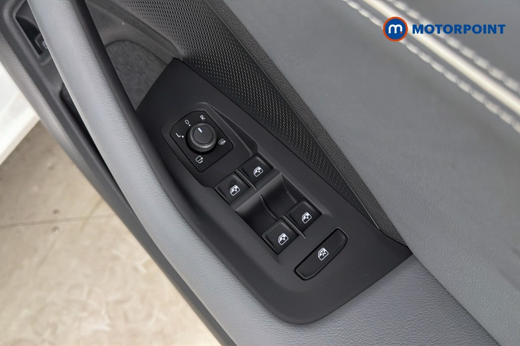Volkswagen Passat Life Automatic Petrol Plug-In Hybrid Estate - Stock Number (1654187) - 20th supplementary image