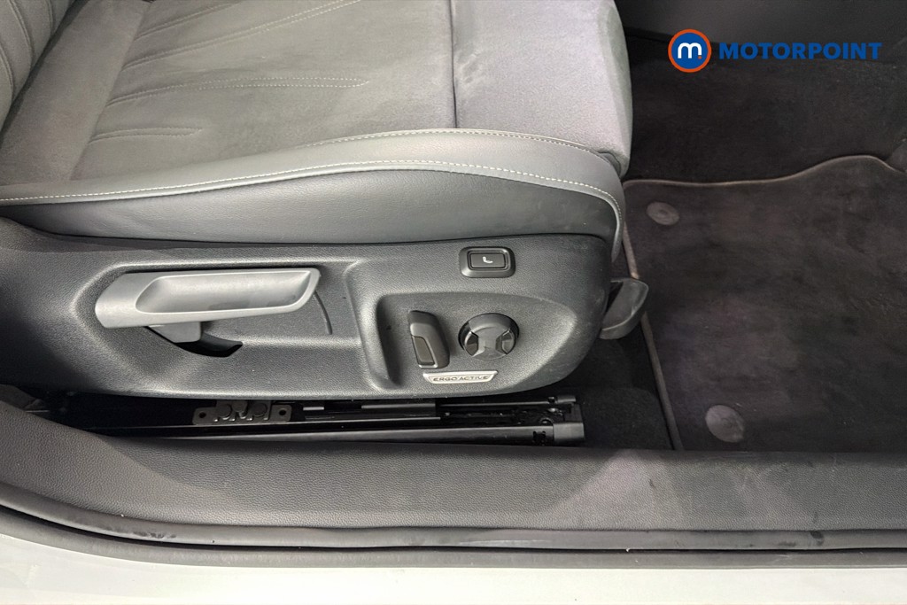 Volkswagen Passat Life Automatic Petrol Plug-In Hybrid Estate - Stock Number (1654187) - 25th supplementary image