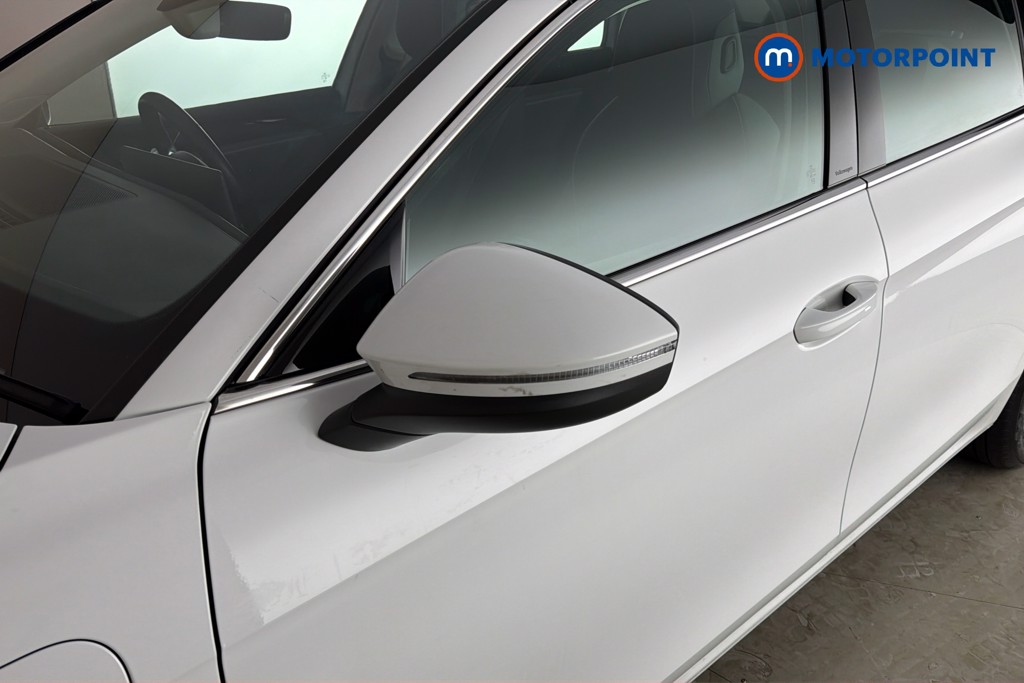 Volkswagen Passat Life Automatic Petrol Plug-In Hybrid Estate - Stock Number (1654187) - 43rd supplementary image