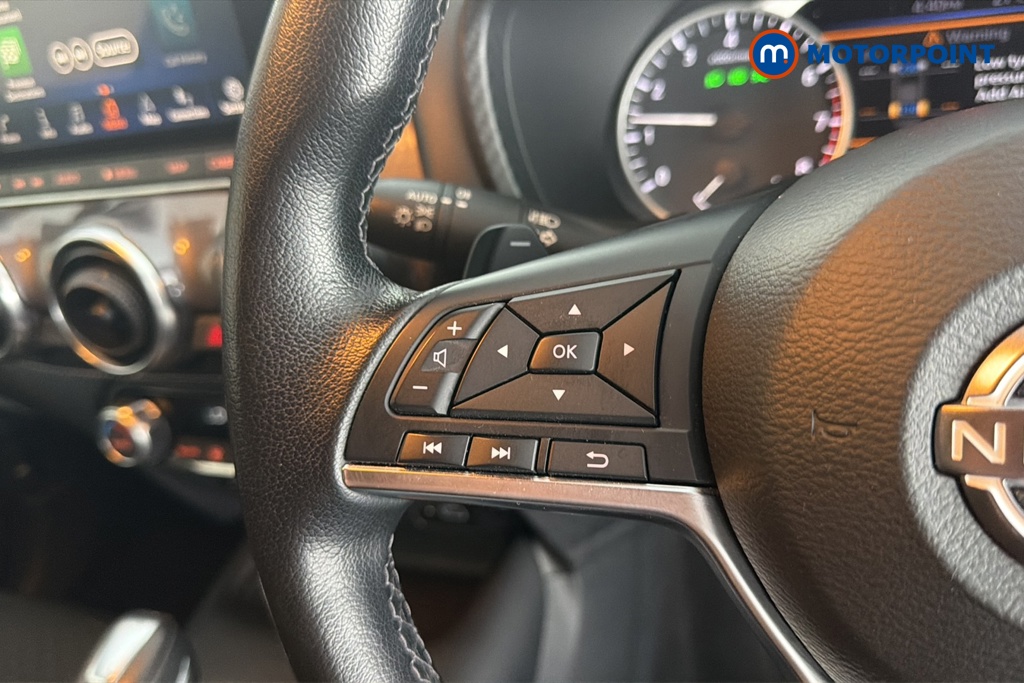 Nissan Juke N-Connecta Automatic Petrol SUV - Stock Number (1655908) - 4th supplementary image