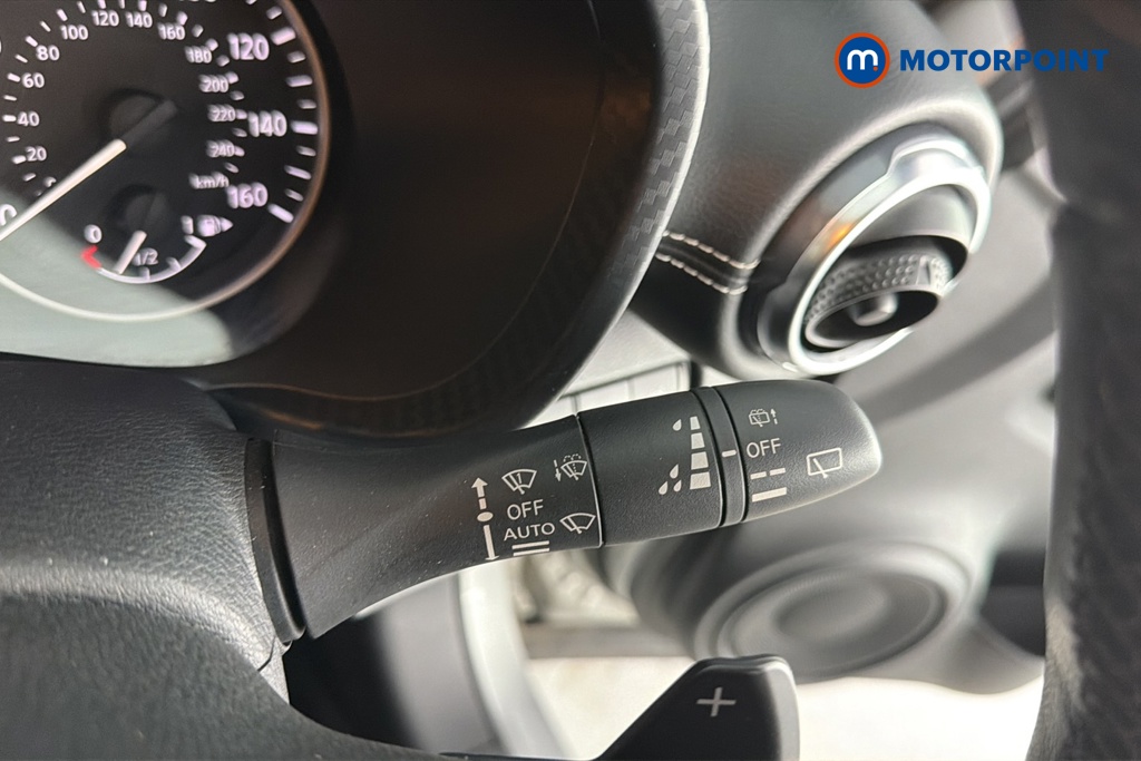 Nissan Juke N-Connecta Automatic Petrol SUV - Stock Number (1655908) - 6th supplementary image