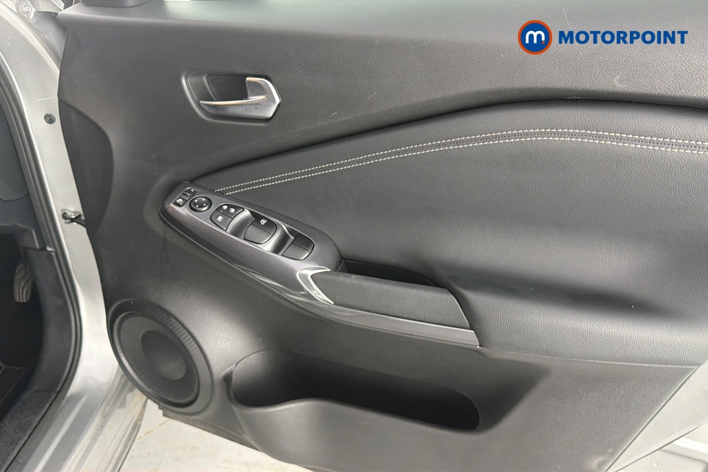 Nissan Juke N-Connecta Automatic Petrol SUV - Stock Number (1655908) - 18th supplementary image