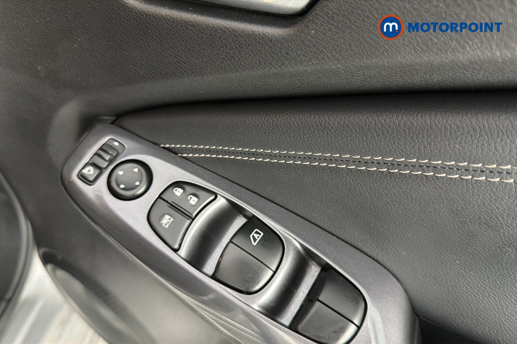 Nissan Juke N-Connecta Automatic Petrol SUV - Stock Number (1655908) - 19th supplementary image