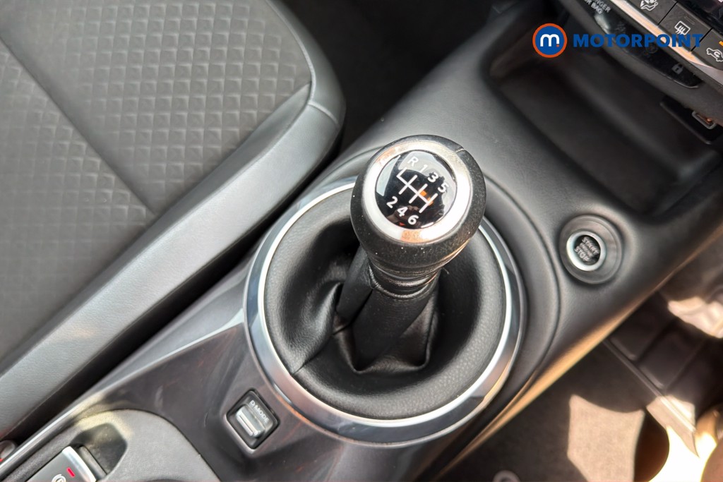 Nissan Juke N-Connecta Manual Petrol SUV - Stock Number (1660521) - 15th supplementary image
