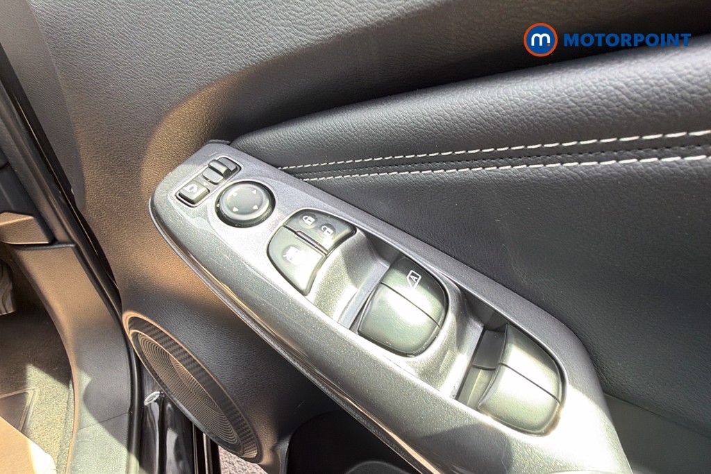 Nissan Juke N-Connecta Manual Petrol SUV - Stock Number (1660521) - 20th supplementary image