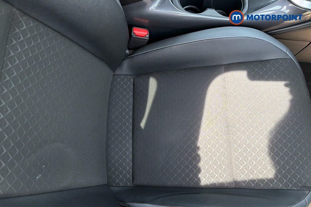 Nissan Juke N-Connecta Manual Petrol SUV - Stock Number (1660521) - 22nd supplementary image