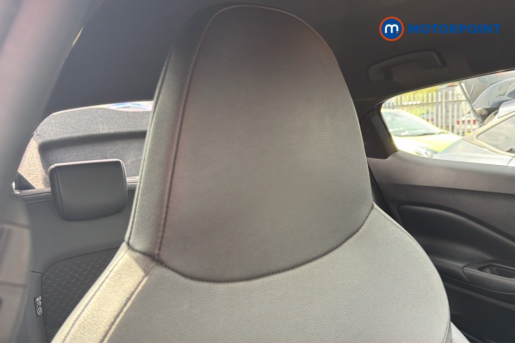 Nissan Juke N-Connecta Manual Petrol SUV - Stock Number (1660521) - 23rd supplementary image