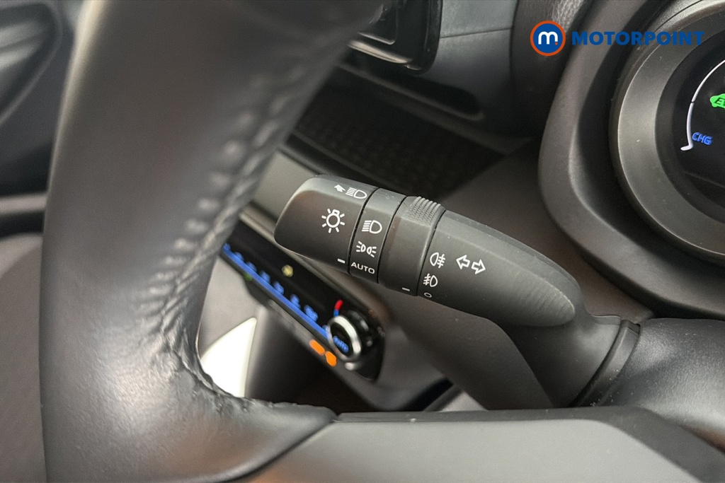 Toyota Yaris Design Automatic Petrol-Electric Hybrid Hatchback - Stock Number (1661995) - 5th supplementary image