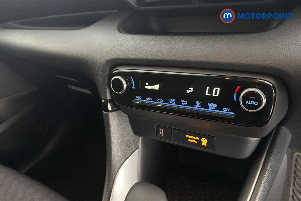 Toyota Yaris Design Automatic Petrol-Electric Hybrid Hatchback - Stock Number (1661995) - 12th supplementary image