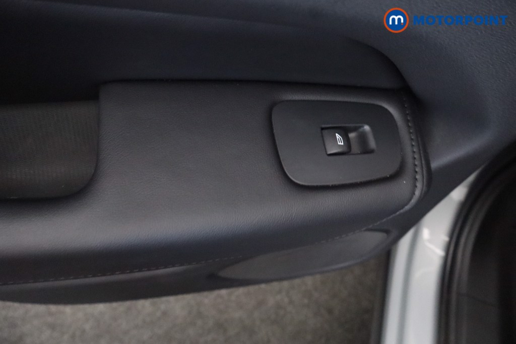 Volvo Xc60 Plus Automatic Petrol SUV - Stock Number (1662741) - 38th supplementary image