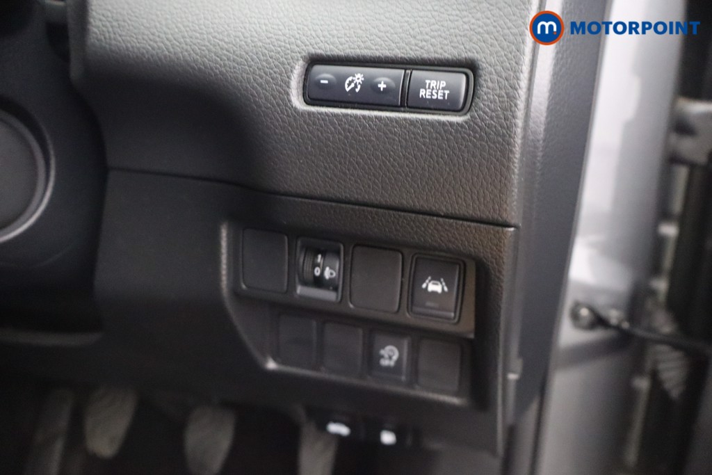 Nissan Qashqai N-Connecta Manual Petrol SUV - Stock Number (1663182) - 7th supplementary image