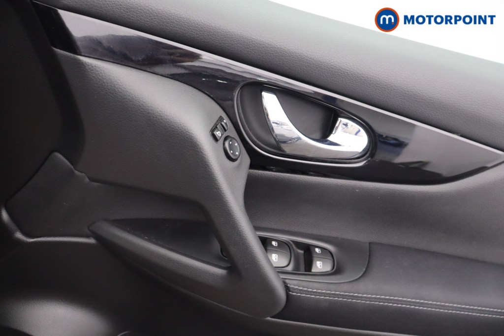 Nissan Qashqai N-Connecta Manual Petrol SUV - Stock Number (1663182) - 8th supplementary image