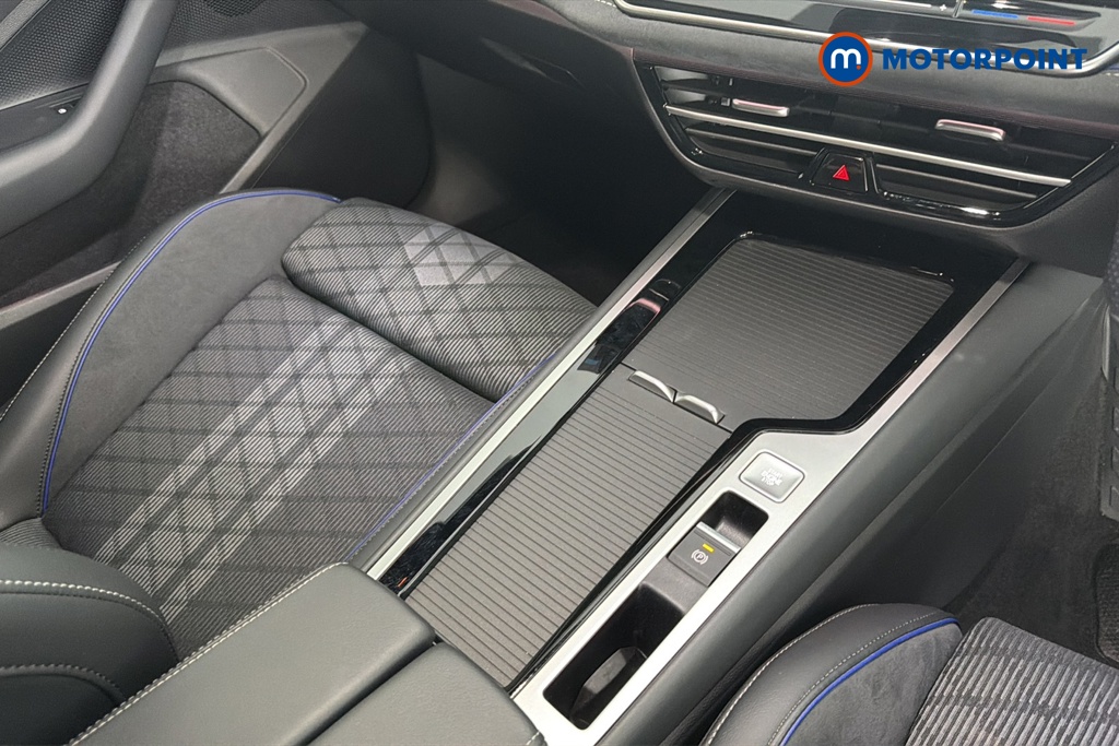 Volkswagen Passat R-Line Automatic Petrol Plug-In Hybrid Estate - Stock Number (1663375) - 15th supplementary image
