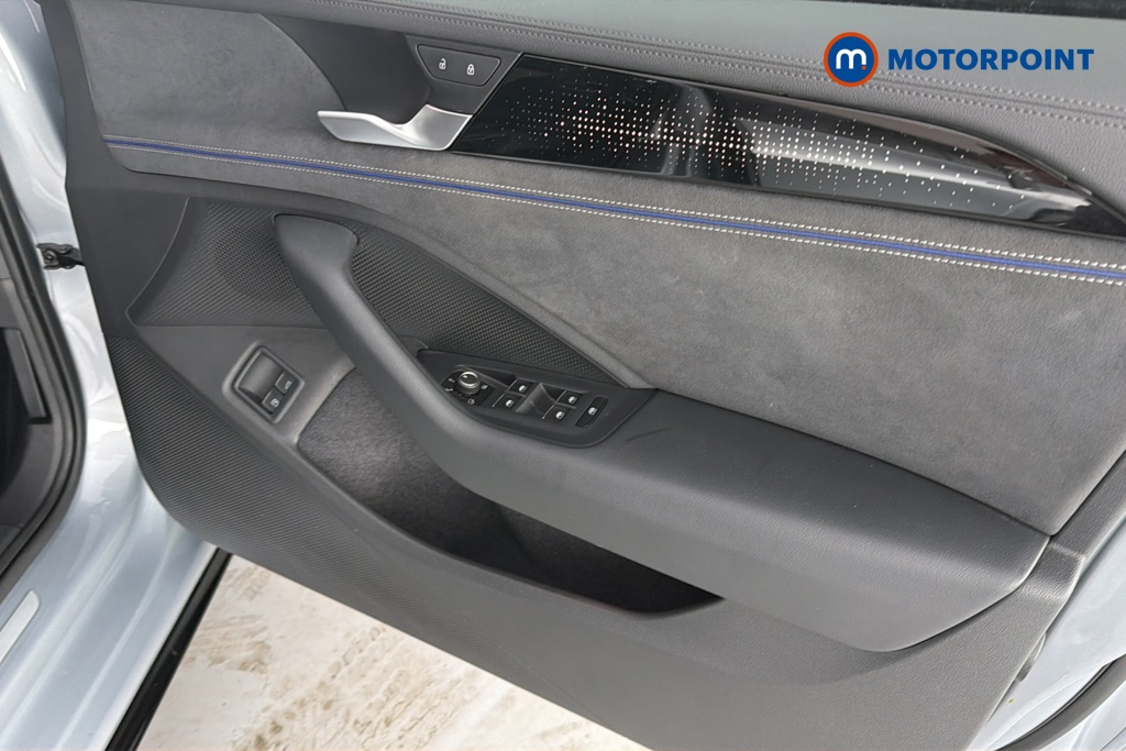 Volkswagen Passat R-Line Automatic Petrol Plug-In Hybrid Estate - Stock Number (1663375) - 18th supplementary image