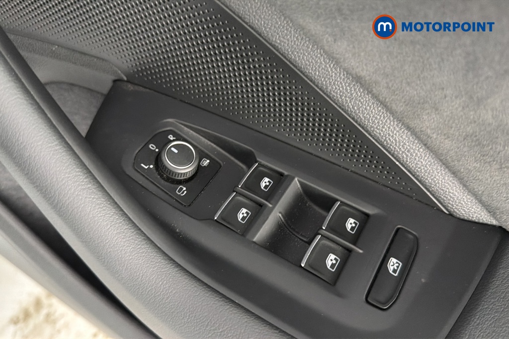 Volkswagen Passat R-Line Automatic Petrol Plug-In Hybrid Estate - Stock Number (1663375) - 19th supplementary image