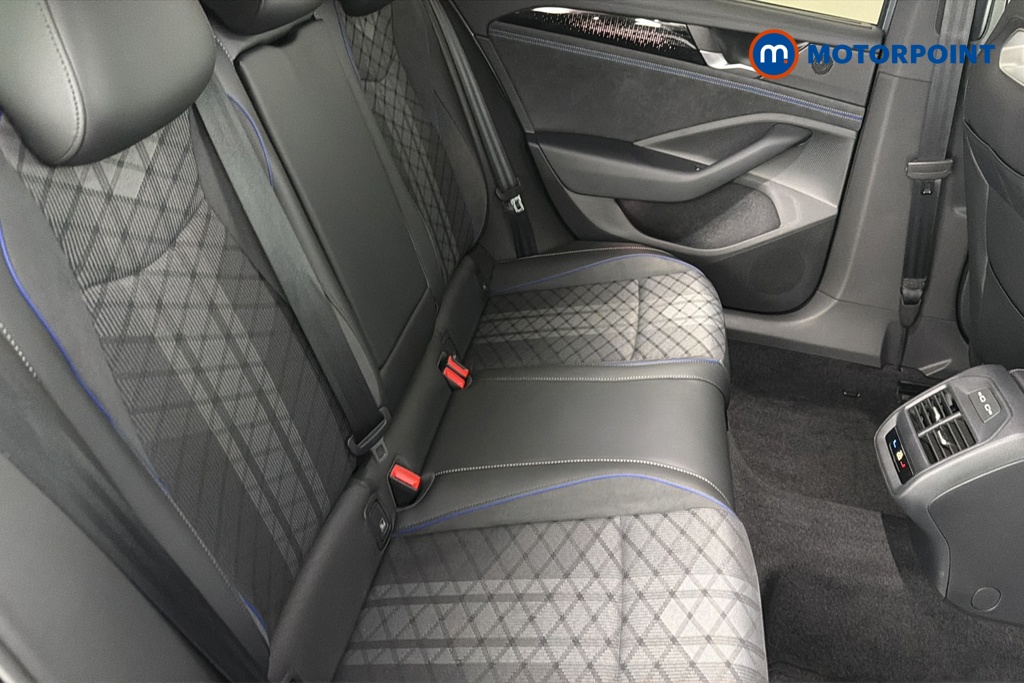 Volkswagen Passat R-Line Automatic Petrol Plug-In Hybrid Estate - Stock Number (1663375) - 25th supplementary image