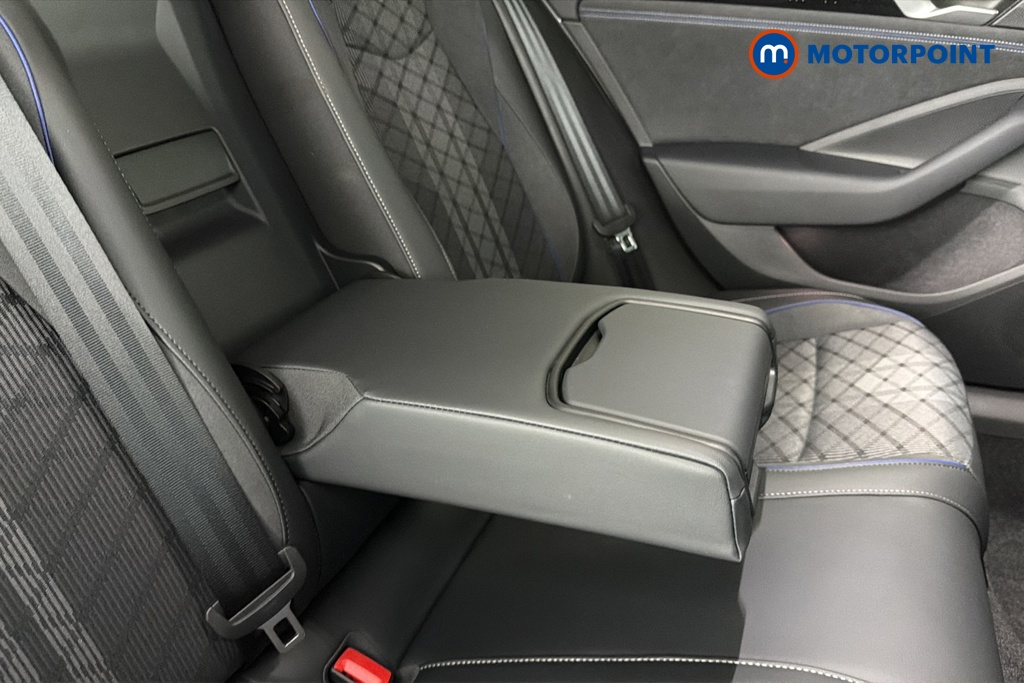 Volkswagen Passat R-Line Automatic Petrol Plug-In Hybrid Estate - Stock Number (1663375) - 26th supplementary image
